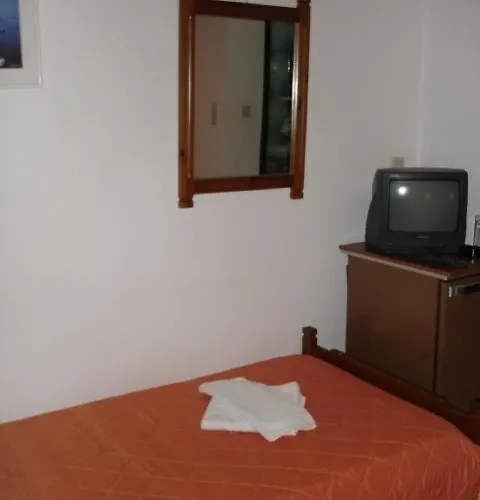 Elena 3* Hriszí Aktí Haniá